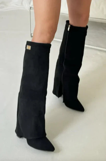 Pantaloni con Stivali a Tacco Alto - Stile Senza Dover Sistemare Continuamente l'Outfit
