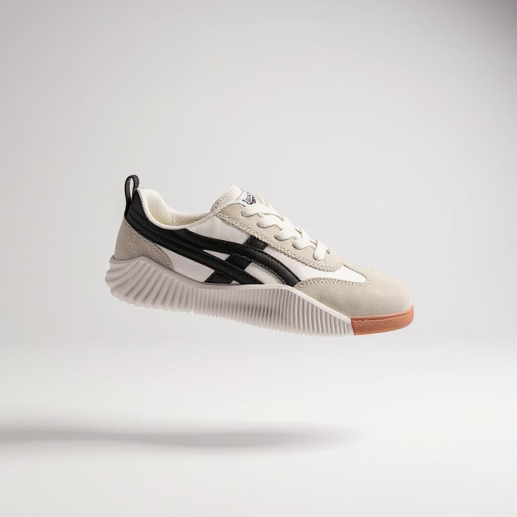 Sneaker aus beigem Wildleder mit gezackter Sohle und schwarzen Streifen, leichte Freizeitsportschuhe für Damen und Herren